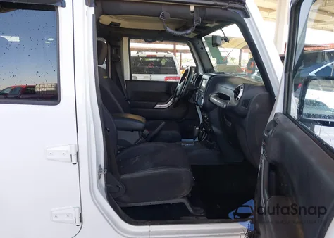 2013 Jeep Wrangler Unlimited Sahara z USA, uszkodzony, nr VIN 1C4BJWEGXDL542418